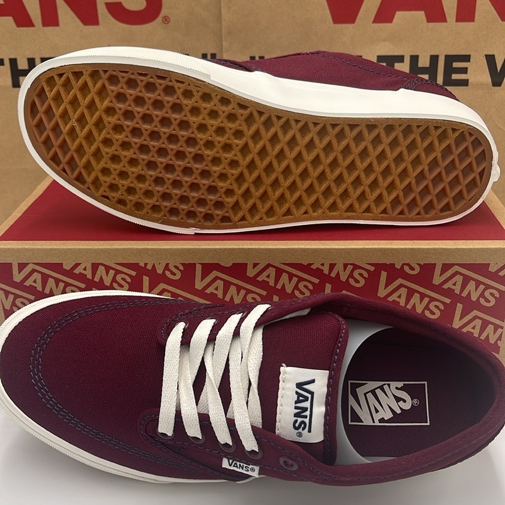 Vans Men's Burgundy Canvas Sneakers Atwood
Outdoor Port Rovale
VN000CX84QU - Picture 3 of 16